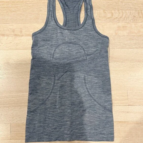 Lululemon Tank Top; size Small, but no tag Blue "denim" color - Picture 10 of 15